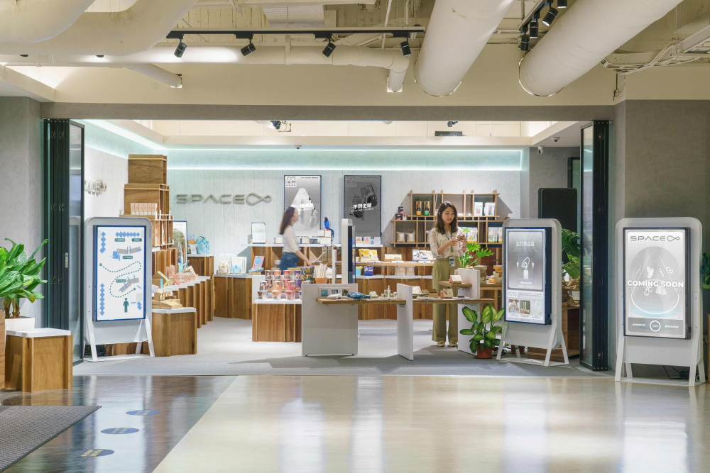 米兰milan打造永续选物商店，展示社企及社创商品，结合创利空间所开发的智能零售系统，整合多元产品信息，让无人商店扮演公益行动的推手