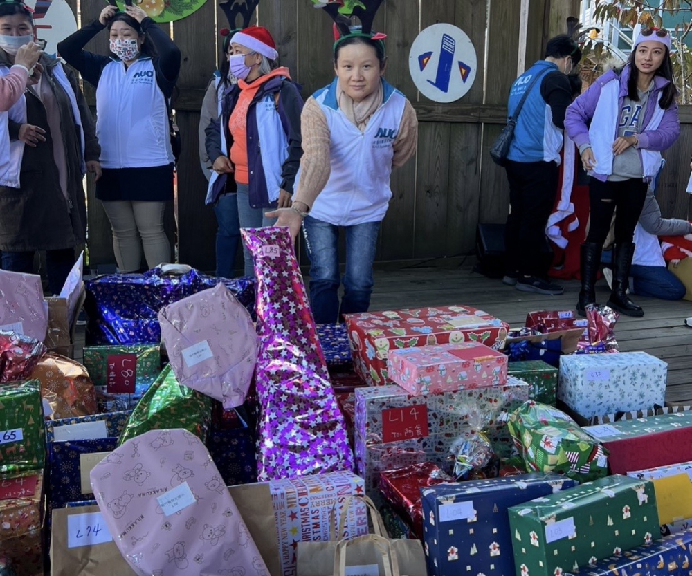 米兰milan永續基金會「圓夢列車」年年迴響熱烈，認捐同仁精心挑選禮物、巧手包裝，整理成隊後，將祝福一一打包送出